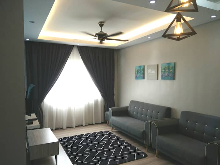 Adam Homestay KT {Wifi/Netflix/Full Aircond/Dryer}