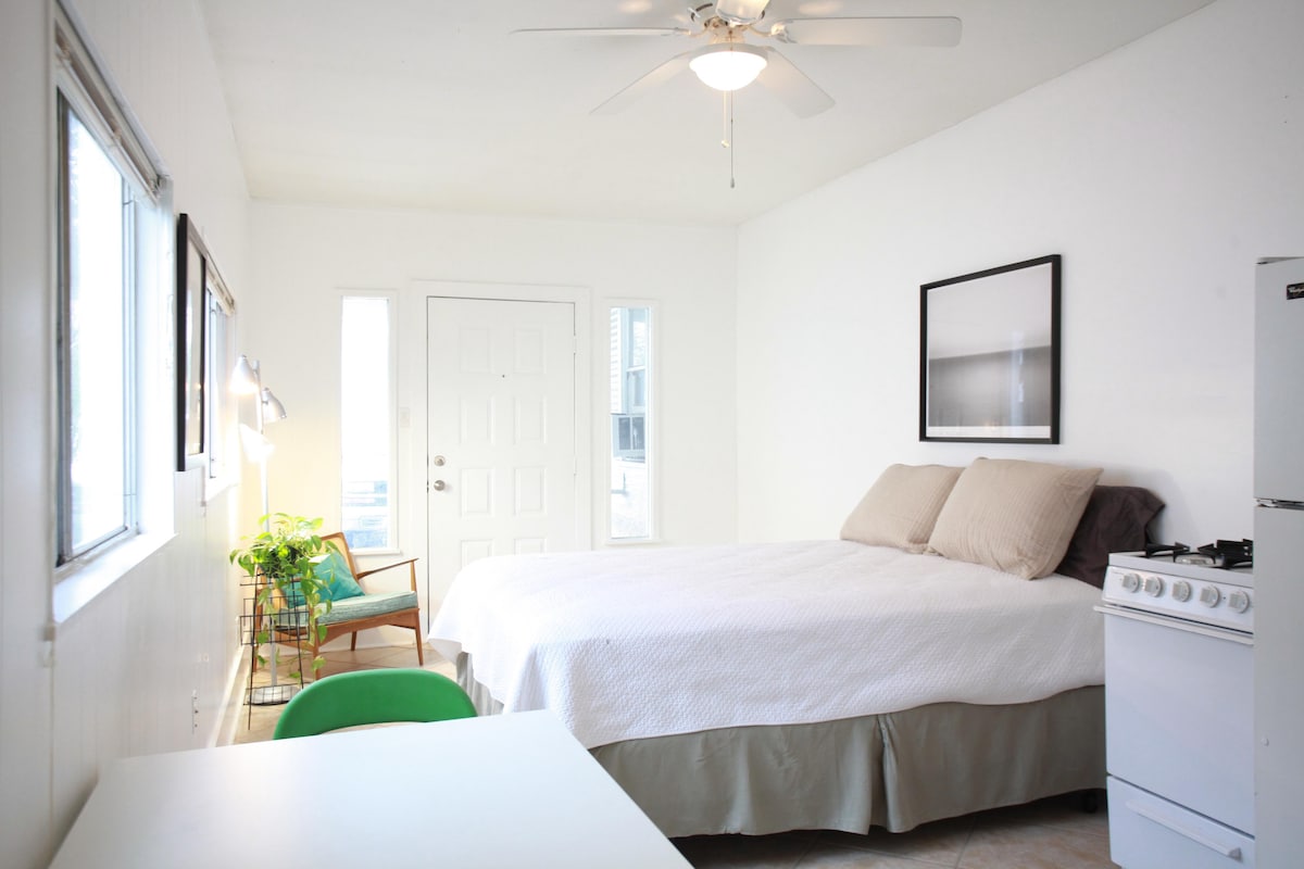 Close-in Central/East Garage Apt