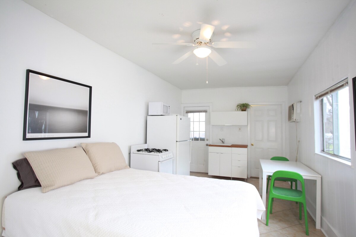 Close-in Central/East Garage Apt