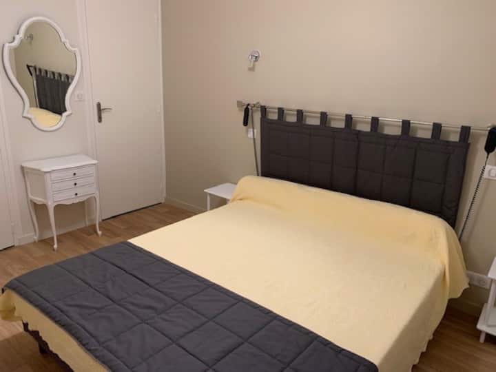 Dhoma e gjumit 2 (krevat 160)