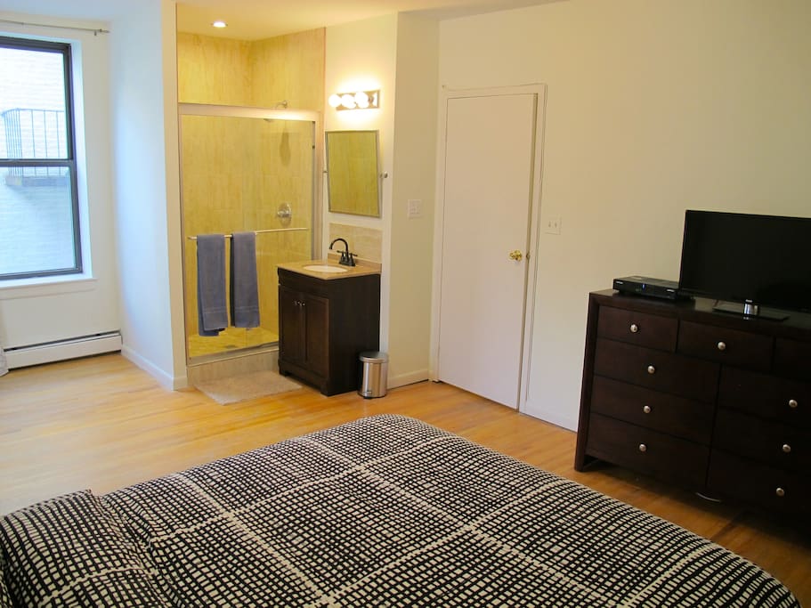 Bedroom 1 - Bathroom with shower
