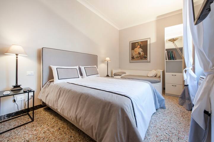 Authentic TrastevereApartment sleeps 6 2 bathroom