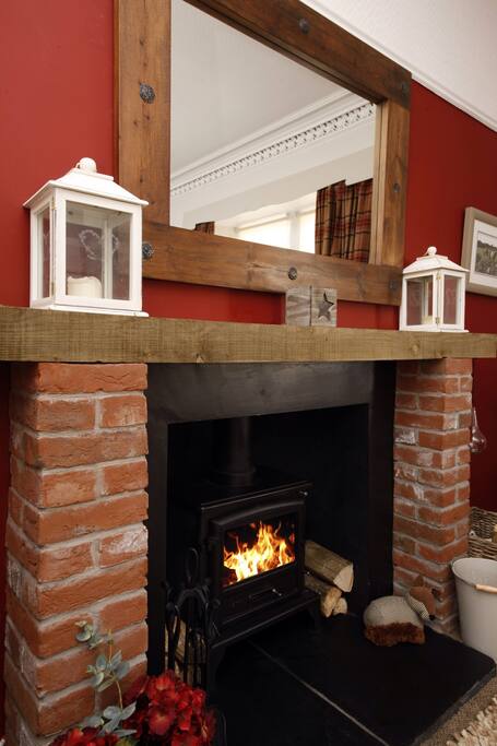Cosy night by the stove fire. Logs on arrival. (No coal smokeless only)