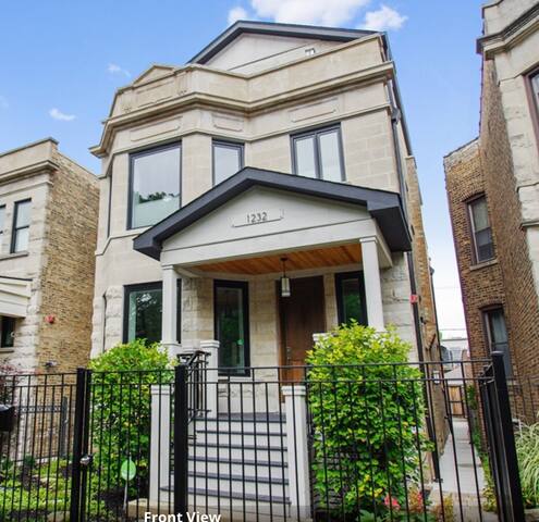 PRISTINE PREMIER LUXURY 3-STORY GREYSTONE HOME! gallery image 3