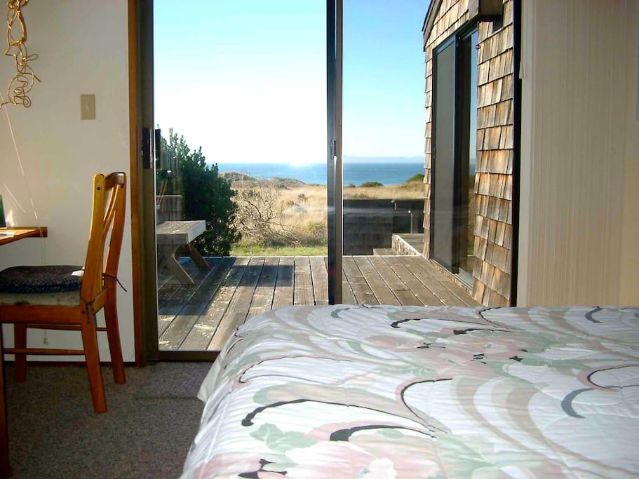 Casa Pacis -- Master bedroom (CA king bed) with ocean views