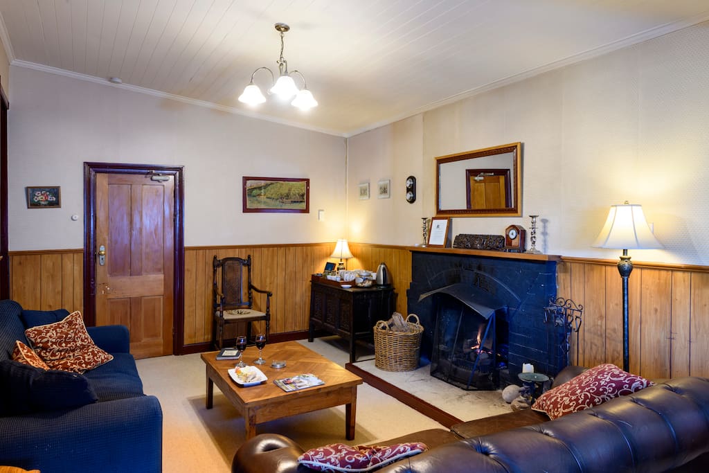 Private heritage lounge for the 6 rooms