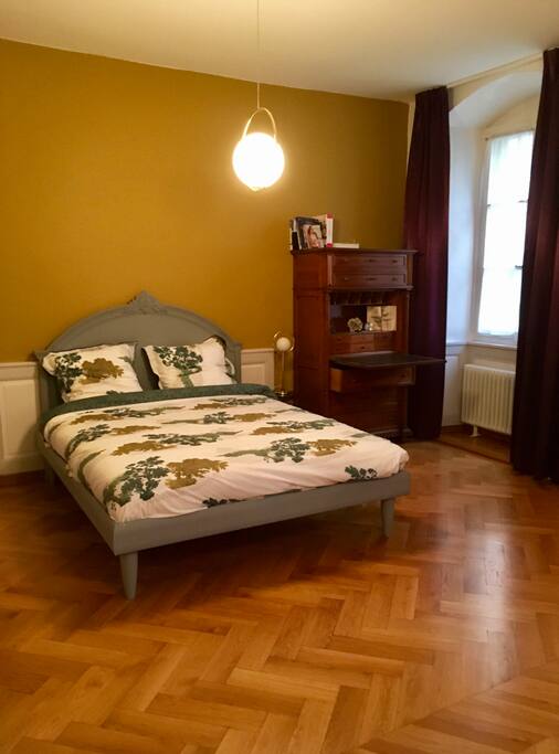 Chambre spacieuse et lumineuse