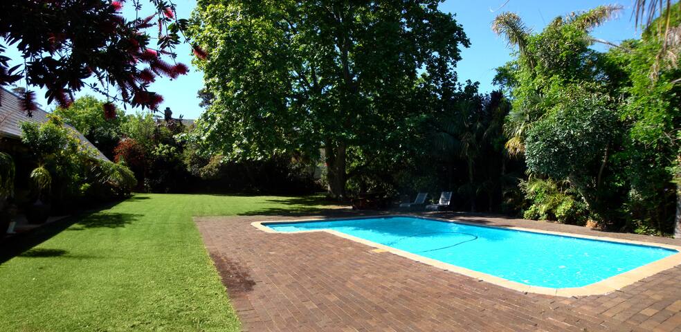 Tall Tree Family Home with Large Pool gallery image 4