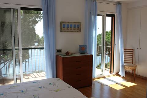 Luxury house in green oasis, huge pool, fab views!