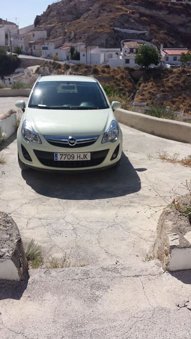 place de parking devant la terrasse