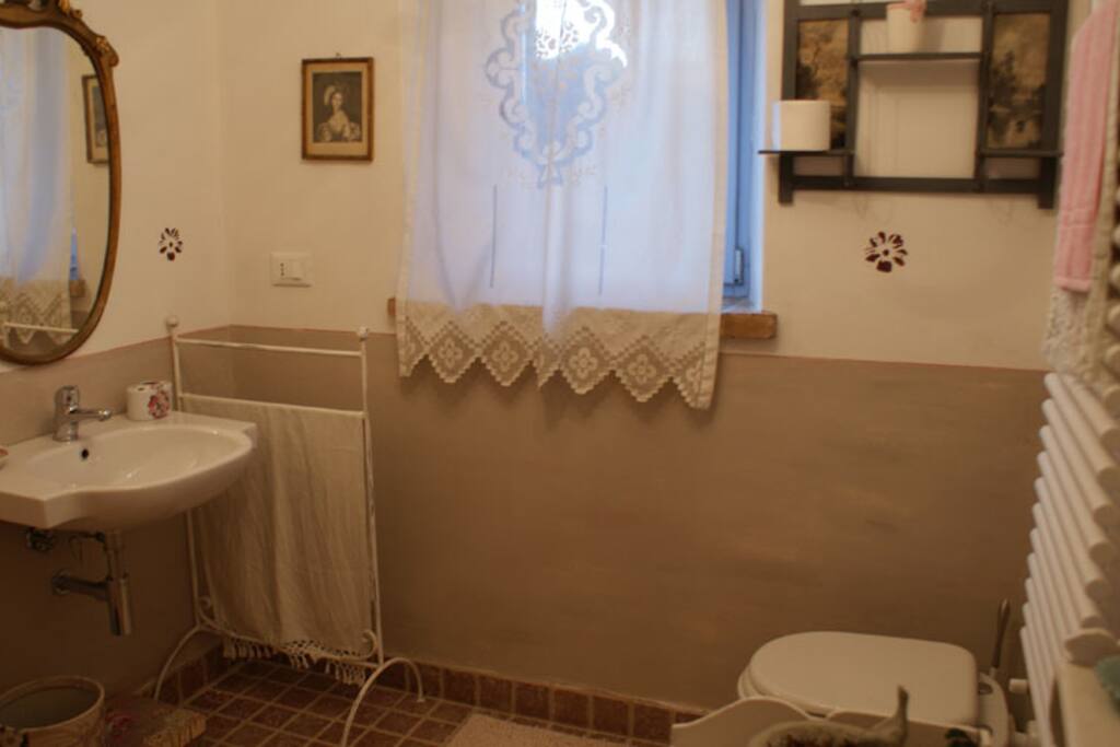 Bad im Rosenzimmer