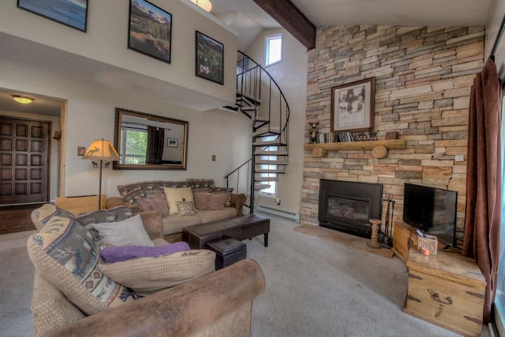 Inner Circle Sunshine - Minutes from Downtown!