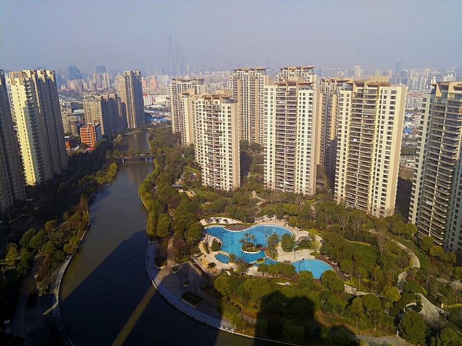 早上的河滨城