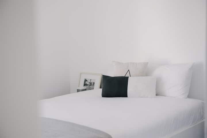 Segundo dormitorio para huéspedes - cama tamaño queen