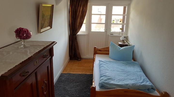 Our second room with single bed. Also with balcony access...