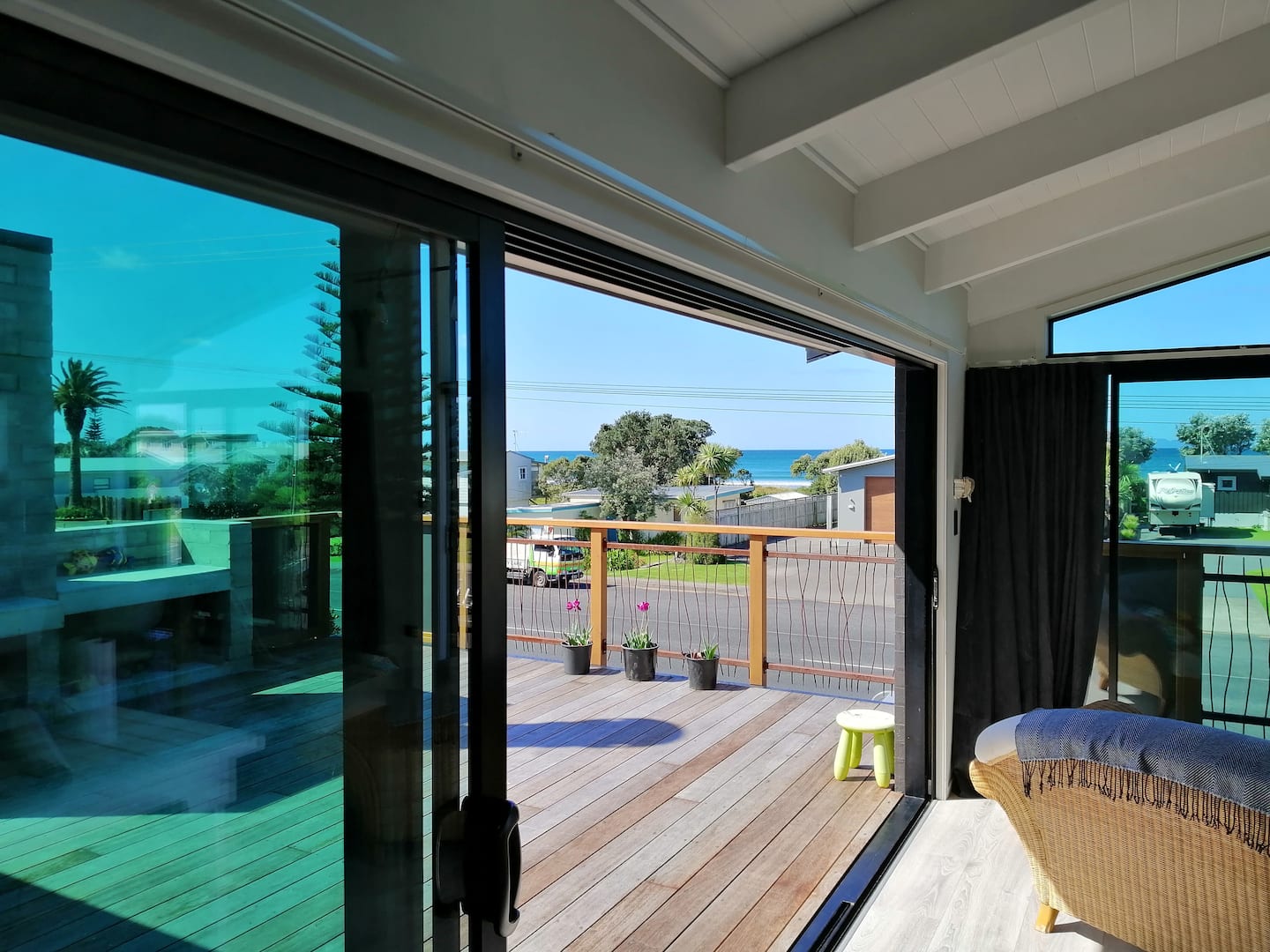Spacious Modern Beach House – Prime Location 3