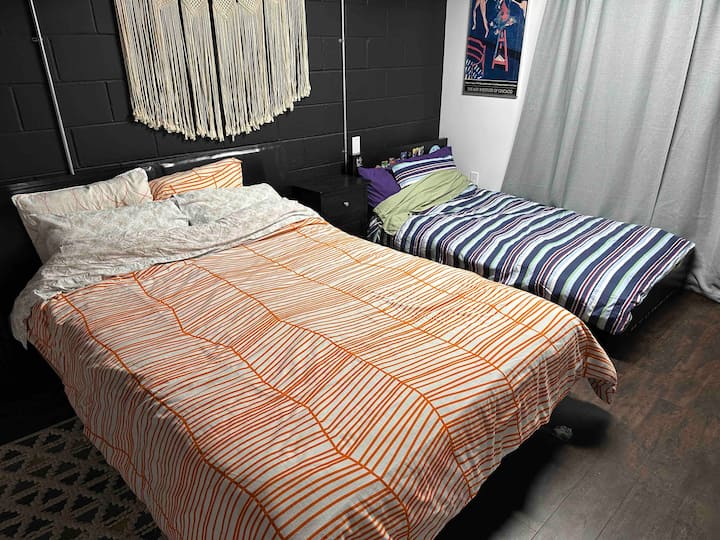 2 bračna kreveta (1,6x2) i bračni krevet ( 