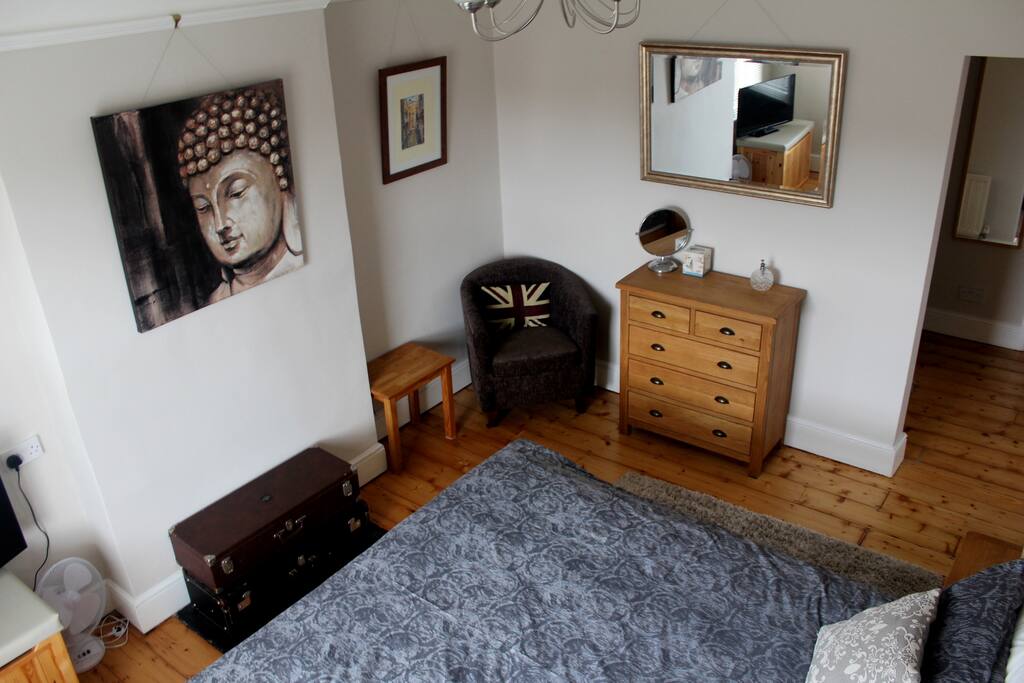 Spacious, tastefully decorated and plenty of storage.