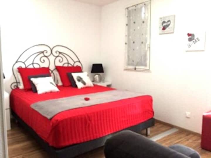 Priestor na spanie s pohodlnou posteľnou bielizňou 