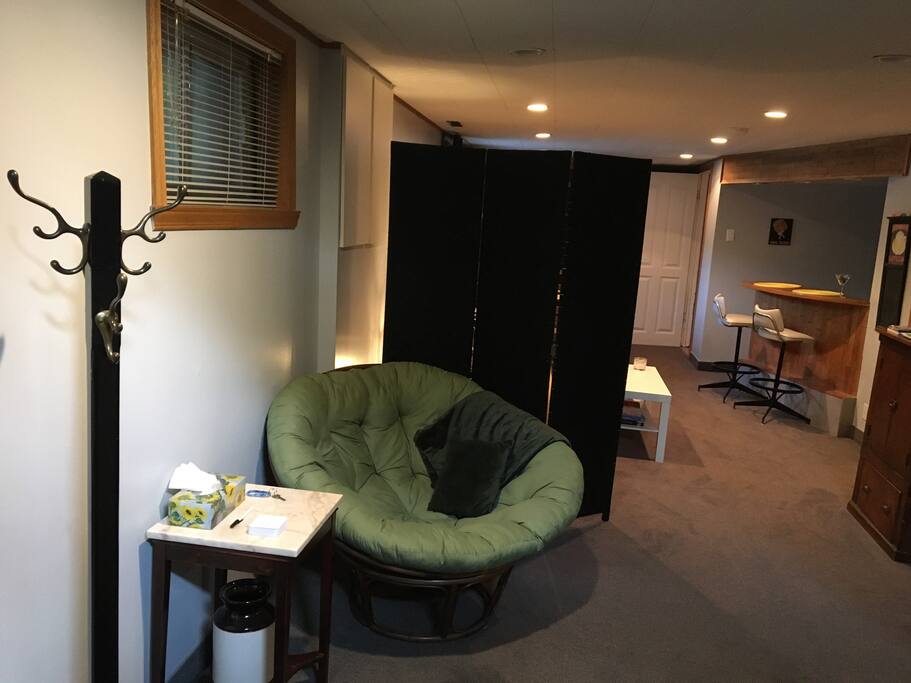 Overvue of the entrance and the bar