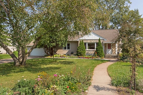 St. Paul near UofM/State Fair (with garage space)