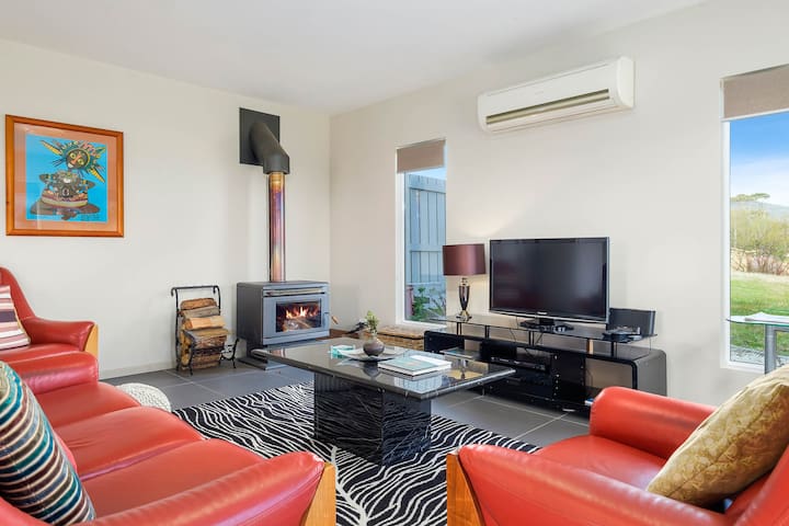 Manfield Seaside-Waterfront Luxury on Bruny Island