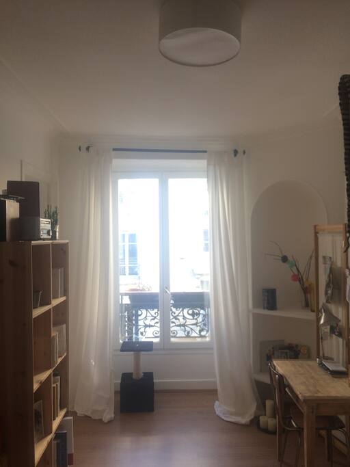 Pièce à vivre côté fenêtre