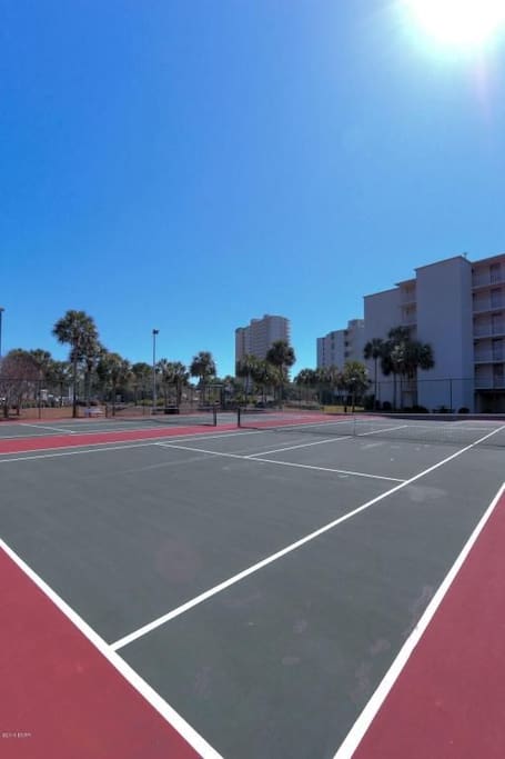 Very nice clay tennis courts