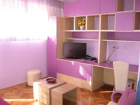 Popular Airbnb listing: Sunset Delight apt in the Old Town in Zadar