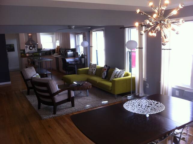 Great SXSW Location. 3br/2baths gallery image 5