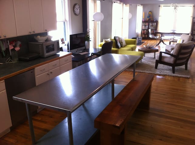 Great SXSW Location. 3br/2baths gallery image 4