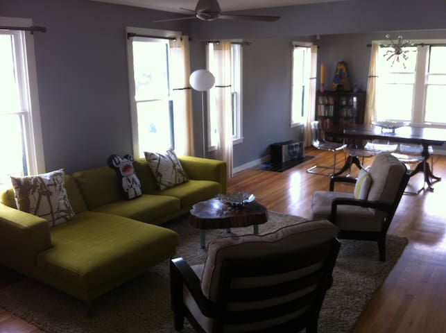 Great SXSW Location. 3br/2baths gallery image 3