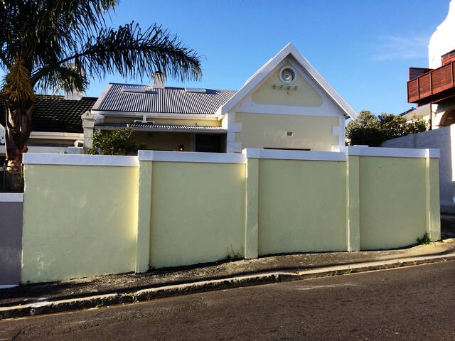 Beautiful Victorian house with pool gallery image 2