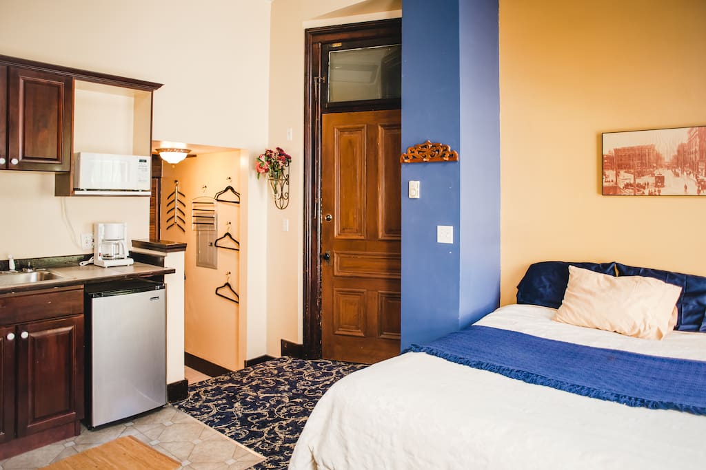 Queen Bed and Kitchenette
