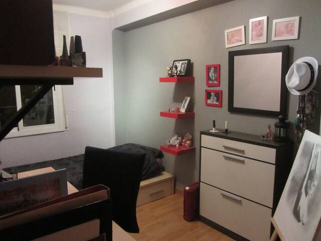 Rooms in Barcelona (3 people=2 rooms)