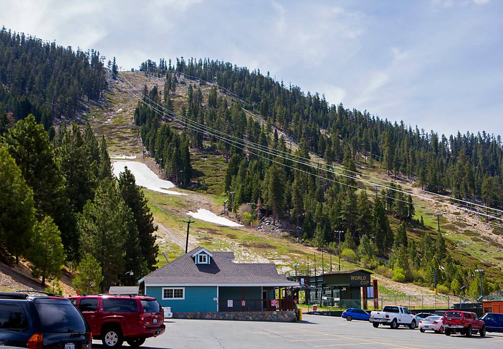 Walk to Ski/Board, Heavenly Resort Condominiums for Rent in South