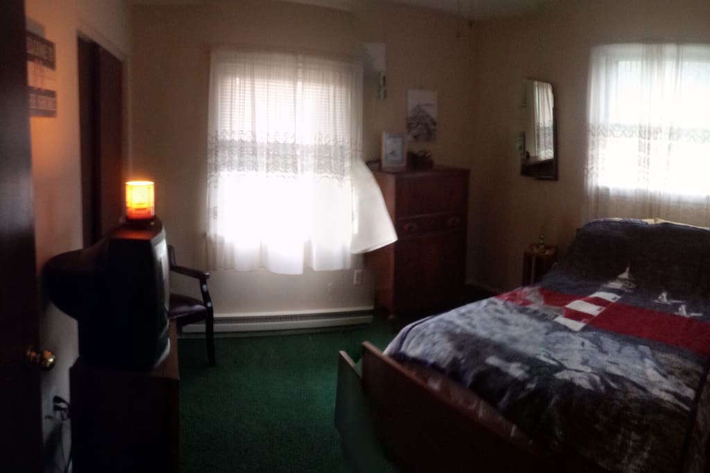 Cozy double bed bedroom, two windows for a great breeze, large closet, plenty of hangers, Cable TV including all premium channels such as HBO, SHO, Cinemax, FREE Movies on Demand (upon request) Ceiling Fan, and tall dresser.