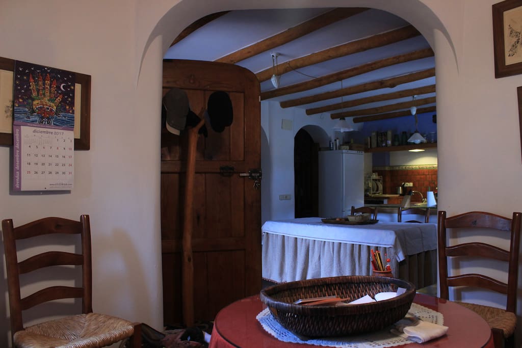 Recibidor desde la que se ven comedor y cocina