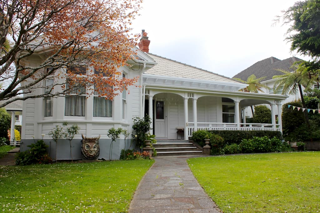 Beautiful Colonial house Private and comfortable Guest suites for