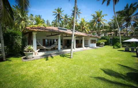 Wetakeiya House, Ocean Front Villa, Hiriketyia.