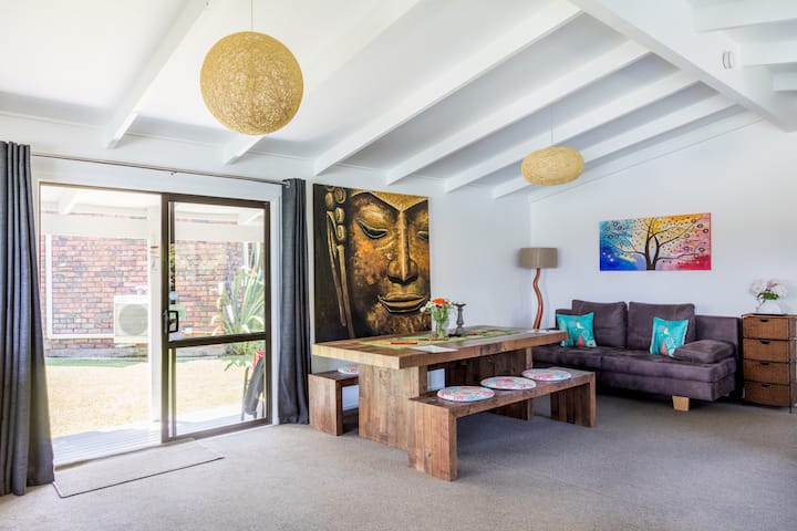 Cliff-Top House with a Garden and Panoramic Sea Views