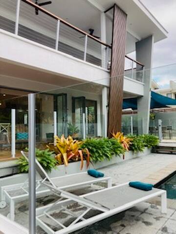 Alexandra Headland Two Storey House 150m to Beach gallery image 2