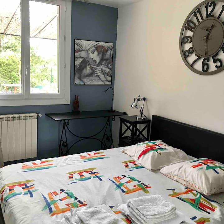 מיטת קינג סייז בחדר השינה הרביעי, ארון גדול 