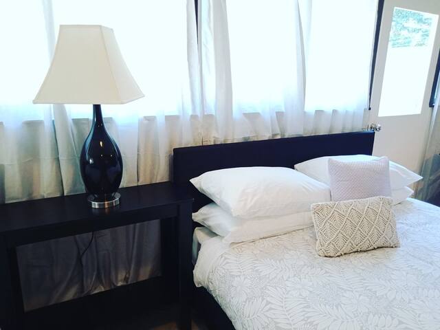 The Sunroom @ Hansons