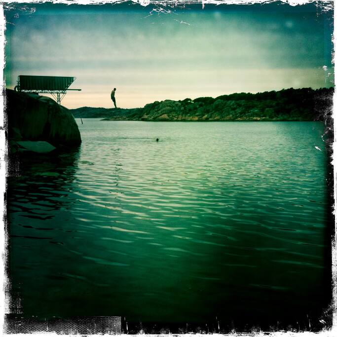 Hopptornet och vår vik / The trampoline and our bay