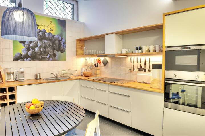 Full House gallery image 2