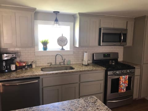 Charming Little Getaway!