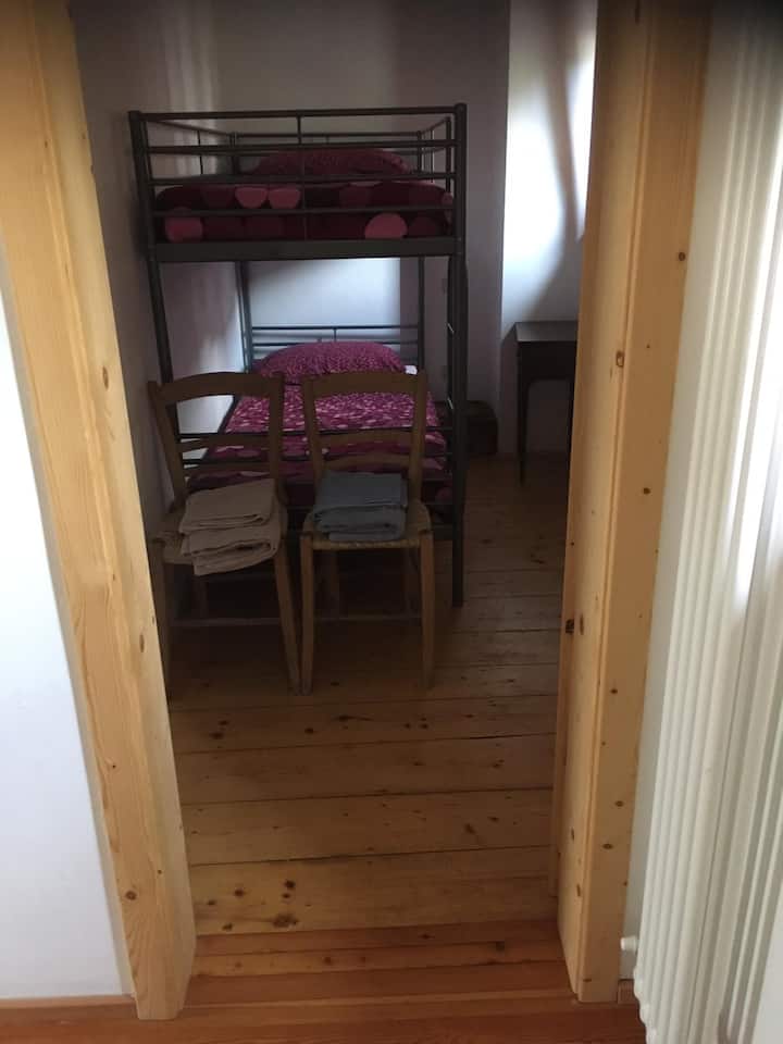 ห้องนอนพร้อมเตียงสองชั้น