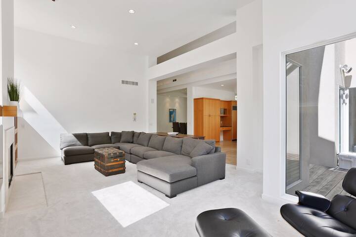 Modern Wayzata Home With Large Private Pool gallery image 2