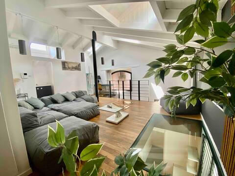 [ Industrial Apt. ] Garage | WIFI | Netflix